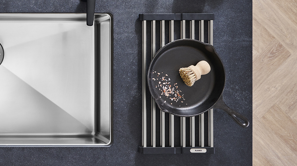 519548_401518_quatrusr15_32_443019_rivana_semipro_mb_443029_rivana_soapdispenser_mb_238483_foldable-