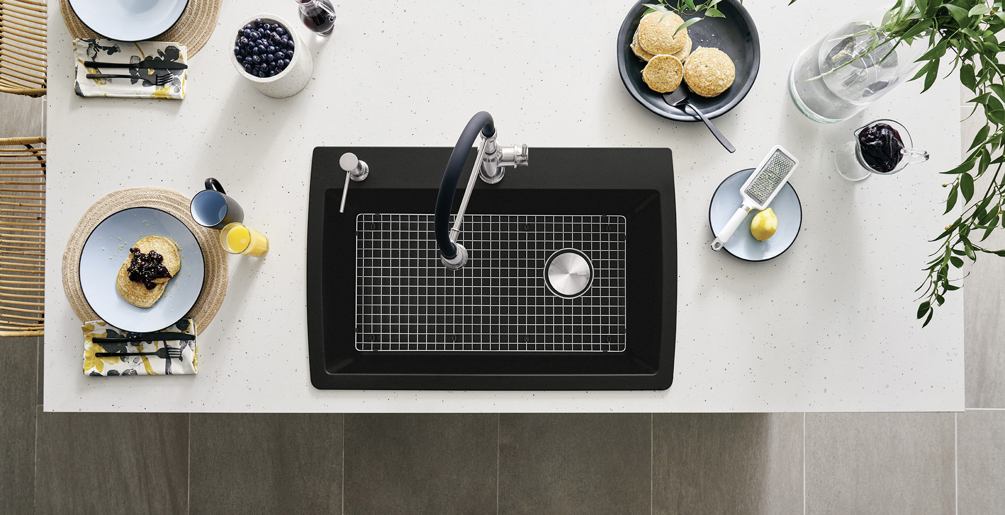 442917_402626_diamond_33-dualmount_cb_442509_empressa_semipro_pvd_442516_empressa_soapdispenser_pvd_