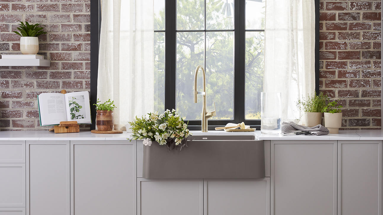 The IKON 33 is both functional and beautiful. This spacious SILGRANIT kitchen sink is a work of art