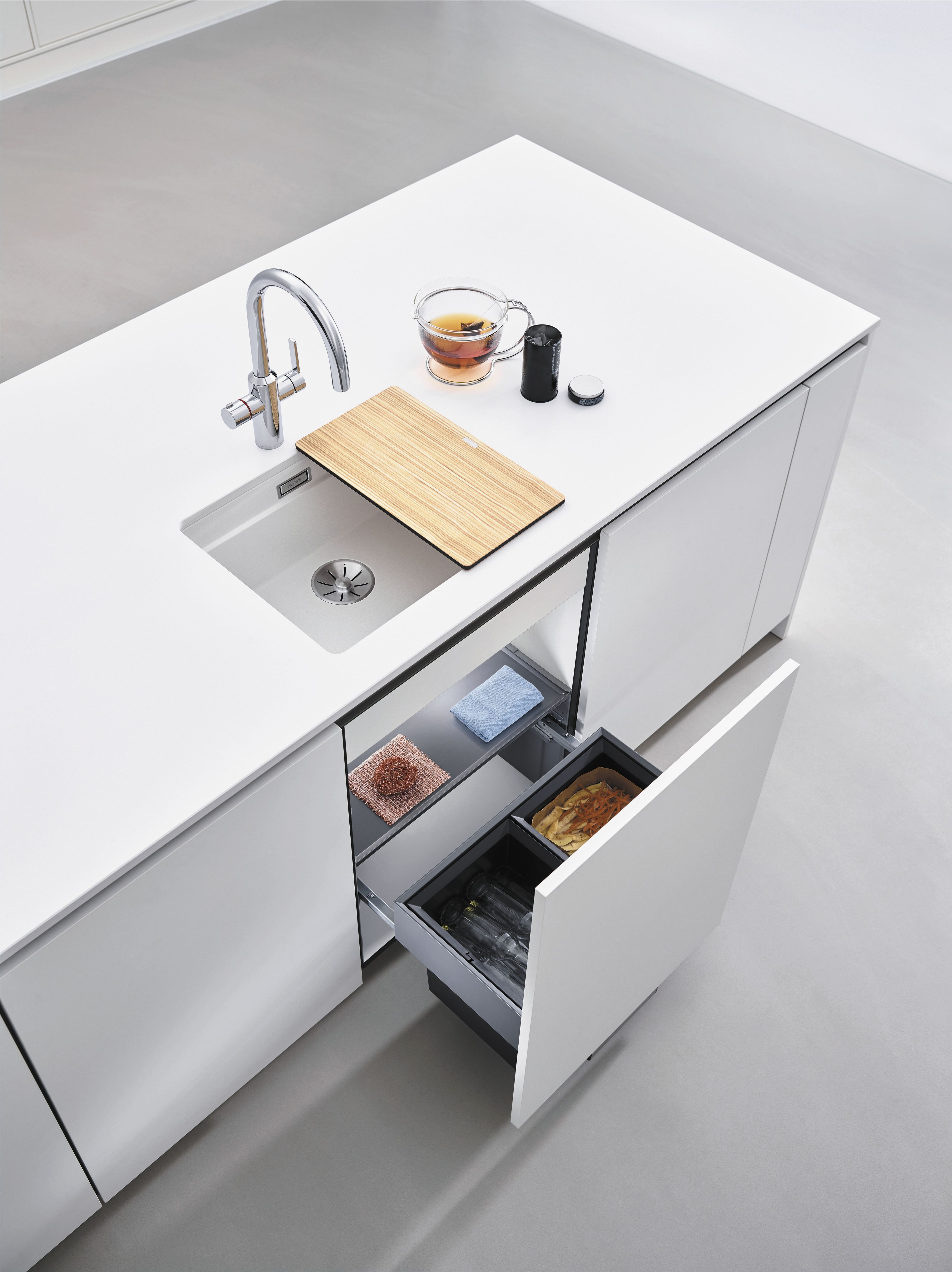 BLANCO rubbish sorting systems are impressive for their quality and ease of handling