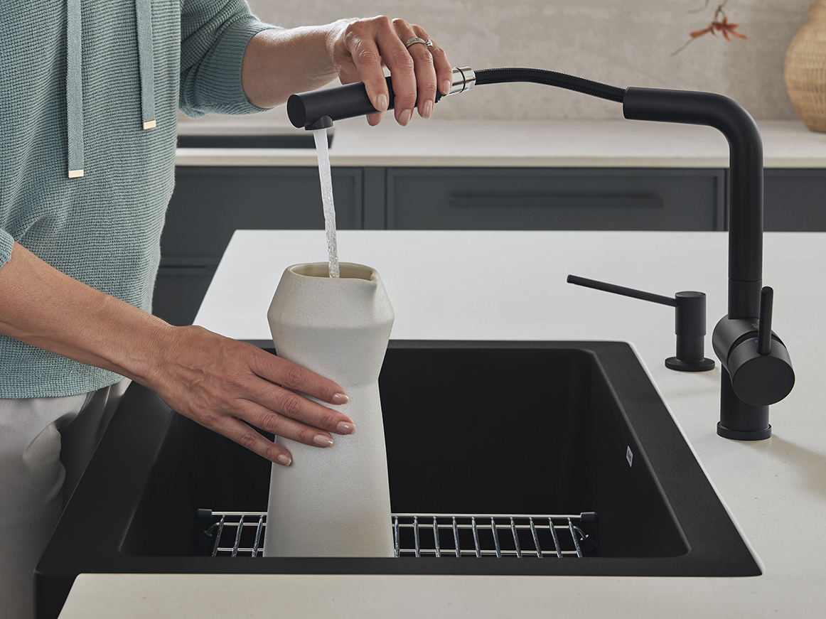 Pull-Down vs. Pull-Out Sprayers