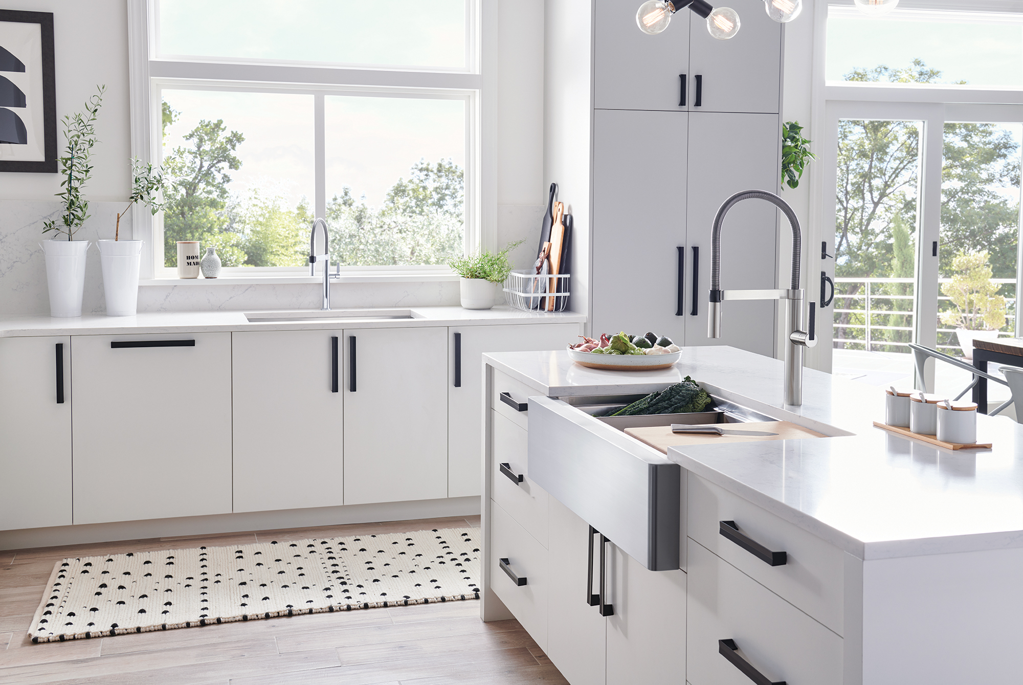 Quatrus R15 Ergon Farmhouse Kitchen Sink with Culina Mini Kitchen Faucet and Ash Cutting Board