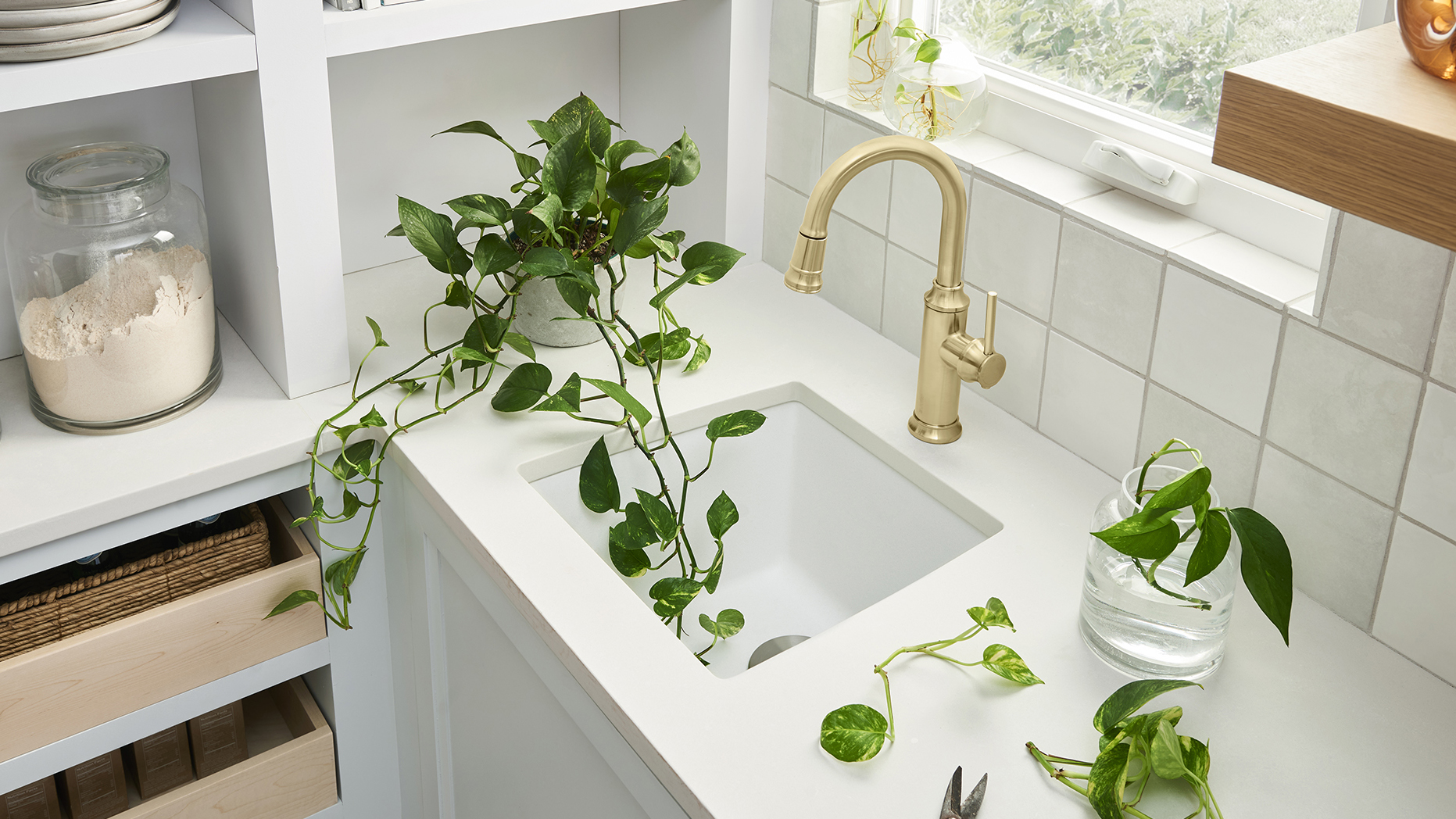 PERFORMA bar sink in SILGRANIT White with EMPRESSA bar faucet in Satin Gold