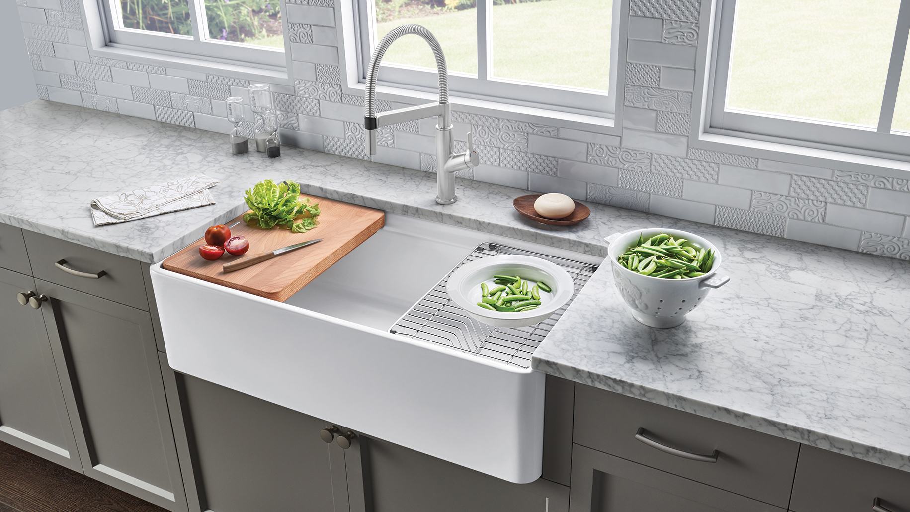 401808_Profina_CrWh_401993_Solenta_SS_401989_CuttingBoard_401807_DishRack_BS_Web