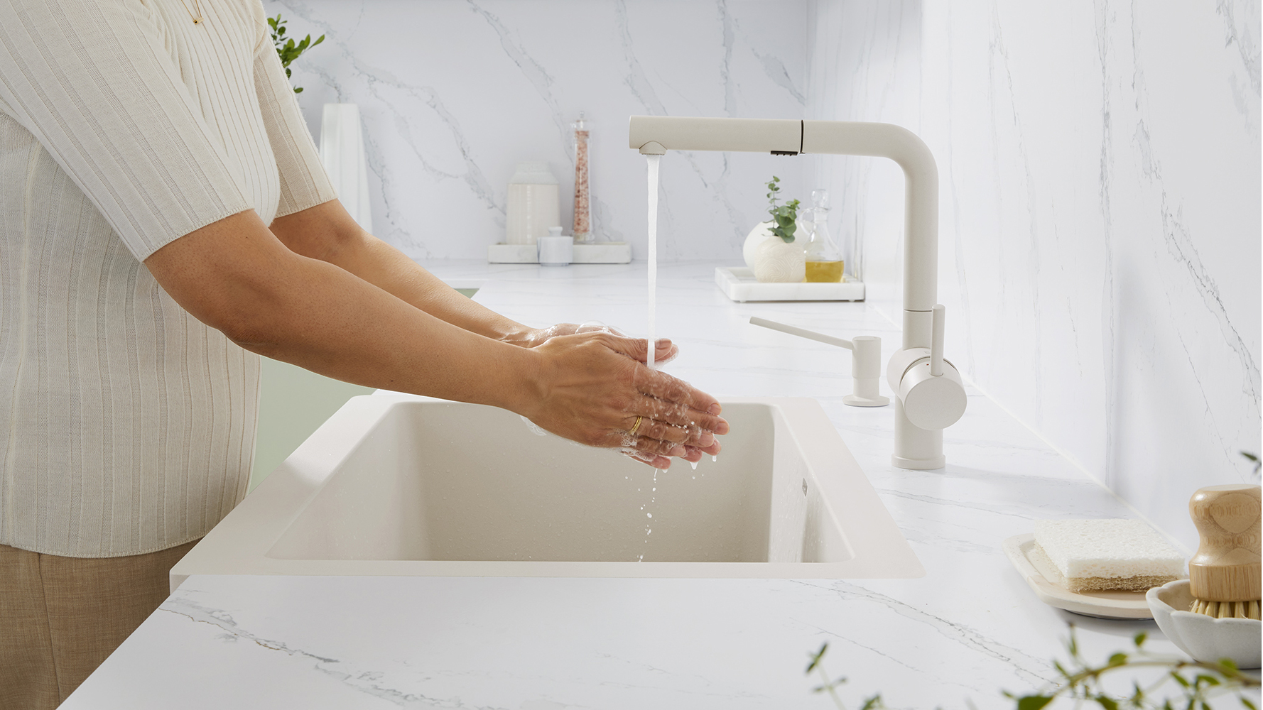 perfectly_color_matched_silgranit_vintera_kitchen_sink_in_silgranit_soft_white_with_linus_faucet_1