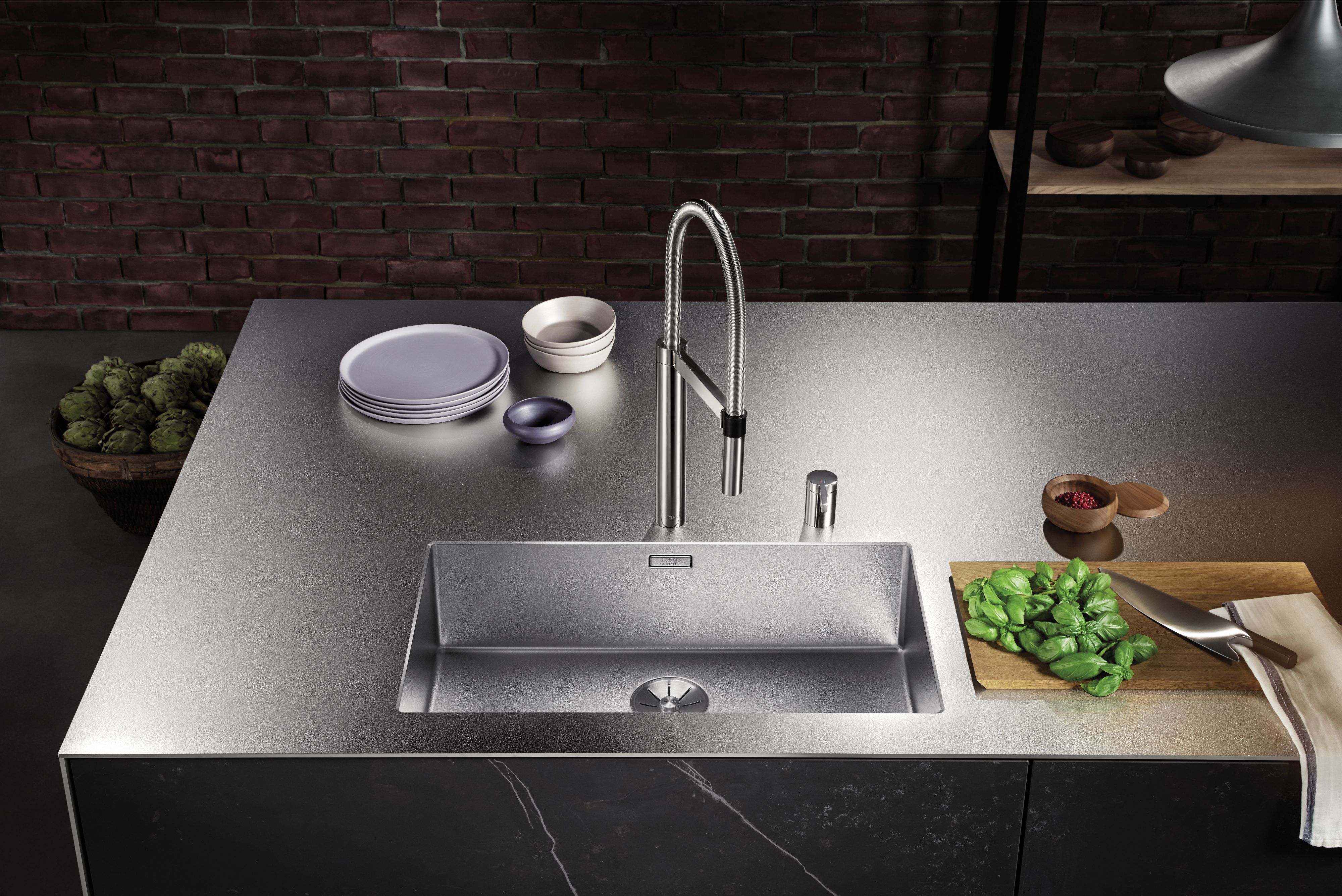 Eingelassenes Claron-Becken in eine Arbeitsfläche aus Durinox