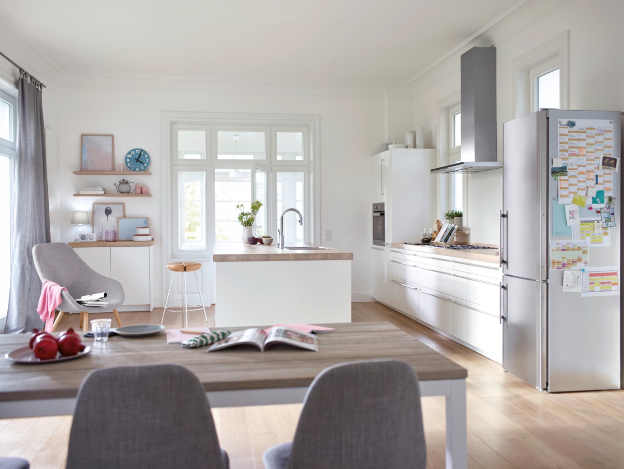 A modern, bright kitchen