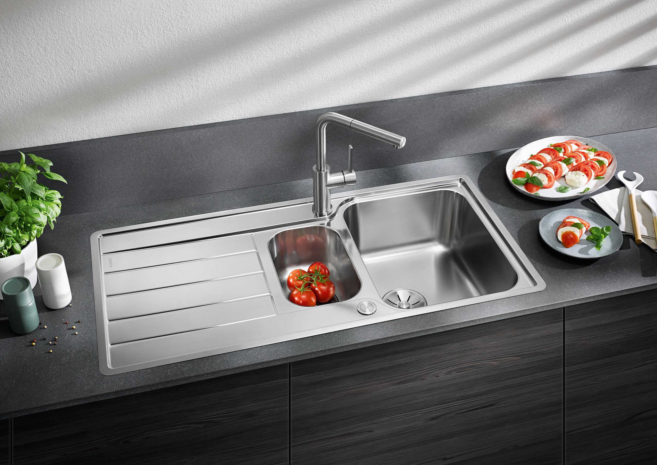 The Classimo 6 S-IF for the 60 cm base cabinet has a practical additional bowl