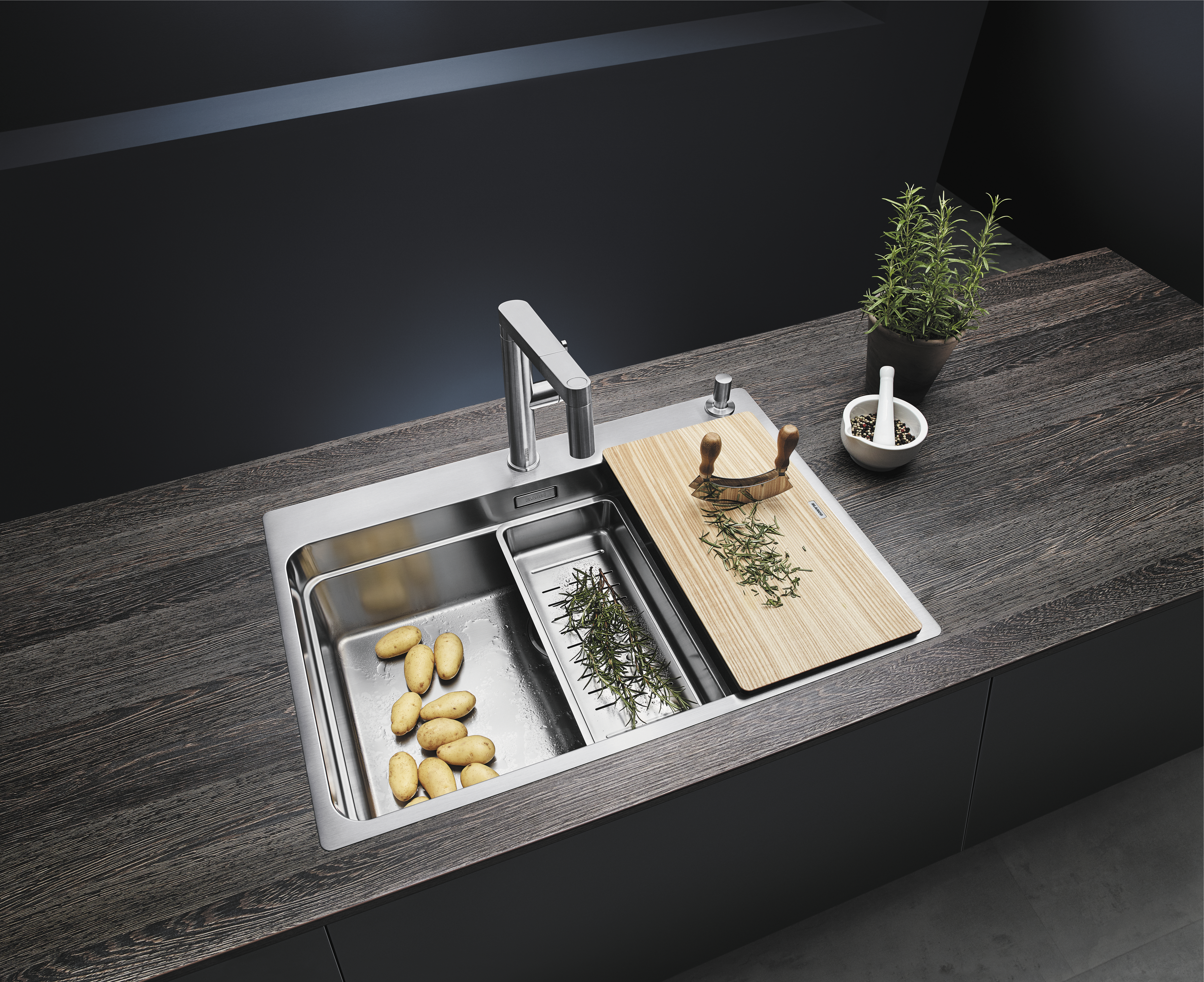 Stainless steel sink