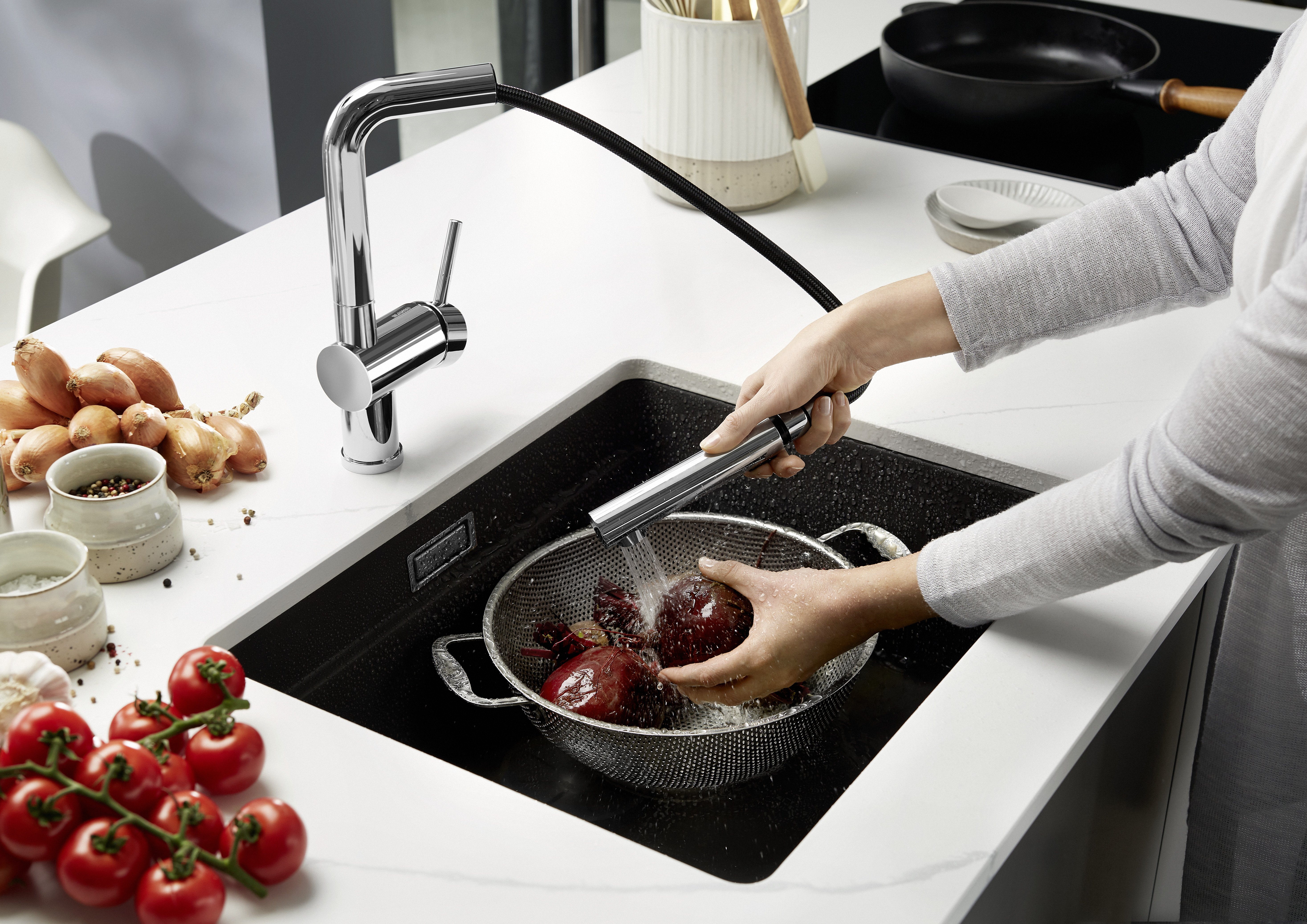 washing fruits