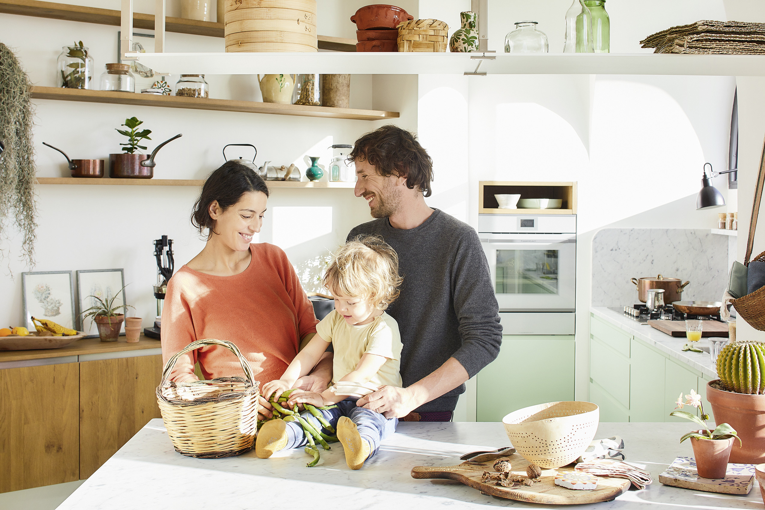 Uma família feliz em casa