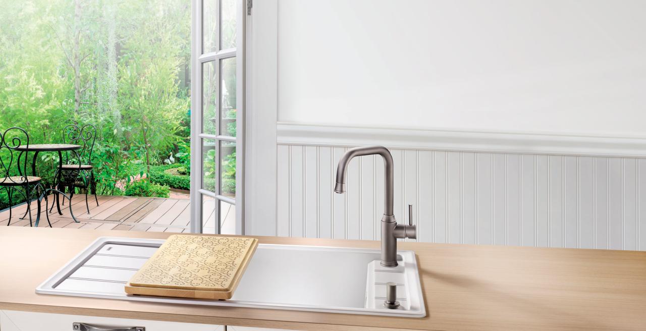 BLANCO Spüle und Armatur mit Schneidebrett 
