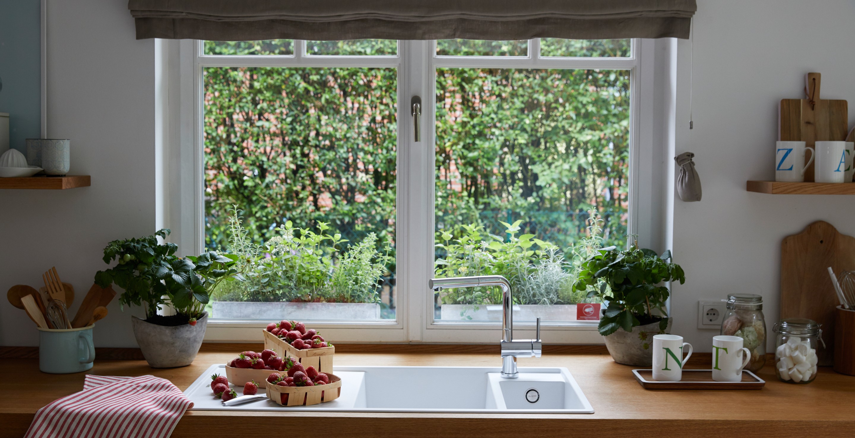 Vorfenster Küchenarmatur Aus Messing – Schwarz, 360° Drehbar, Klappbar, Mit Wassersparendem Perlator