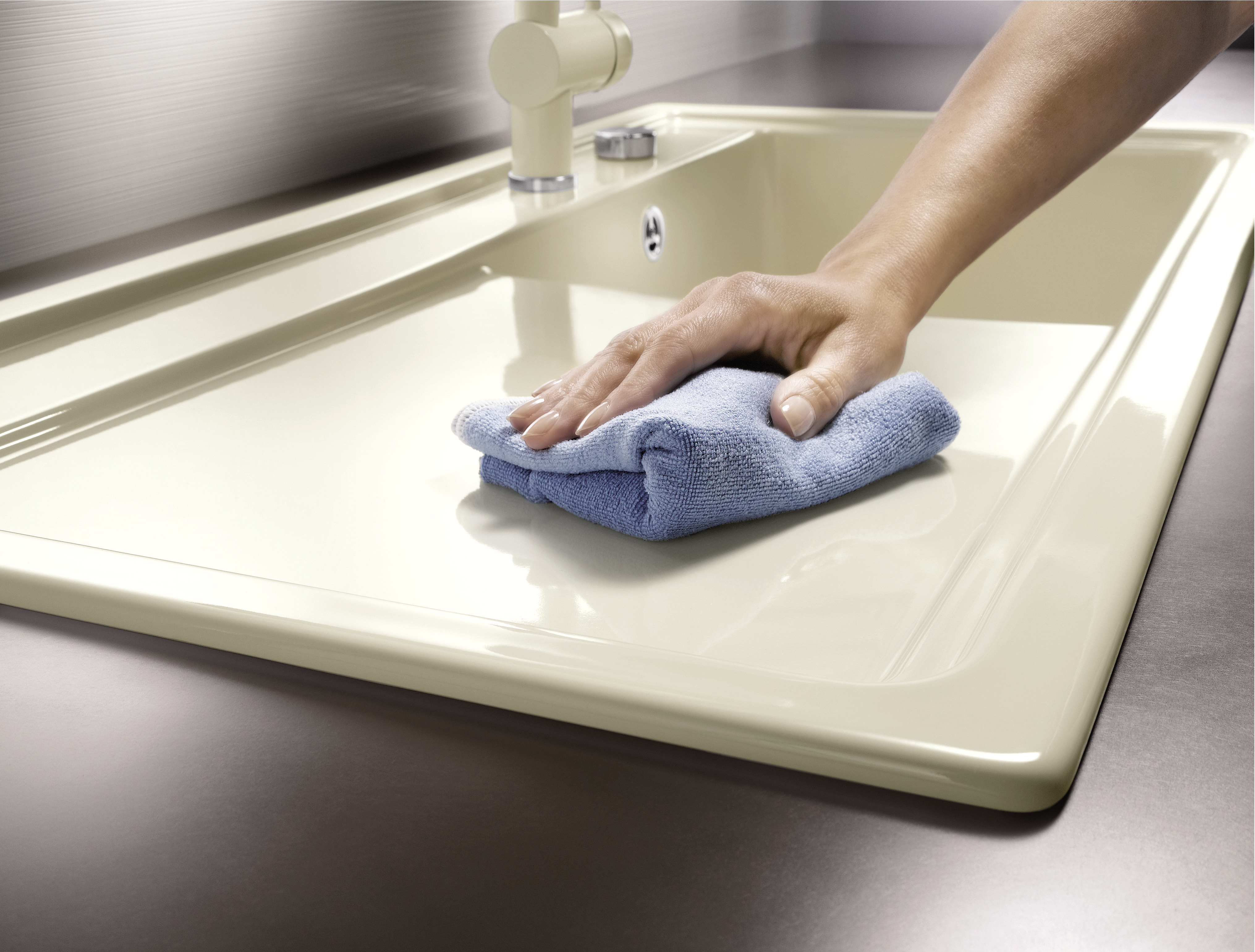 easy-care Ceramic sink