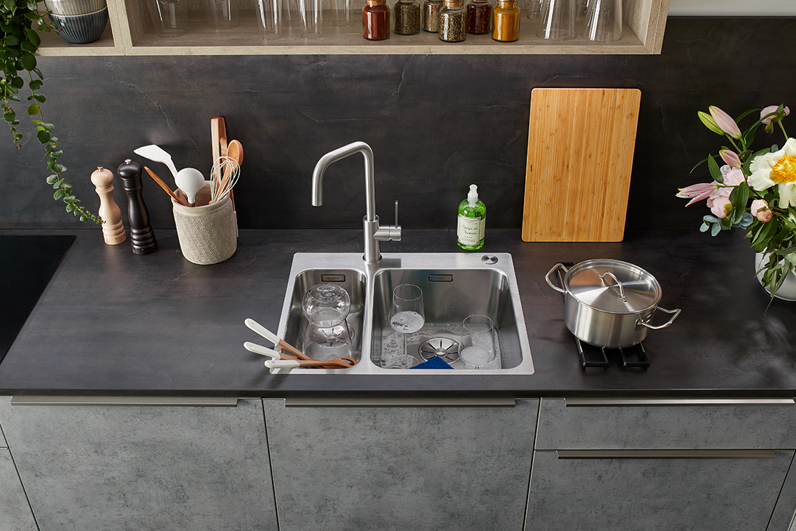 Man and woman at a flushmount-installed sink
