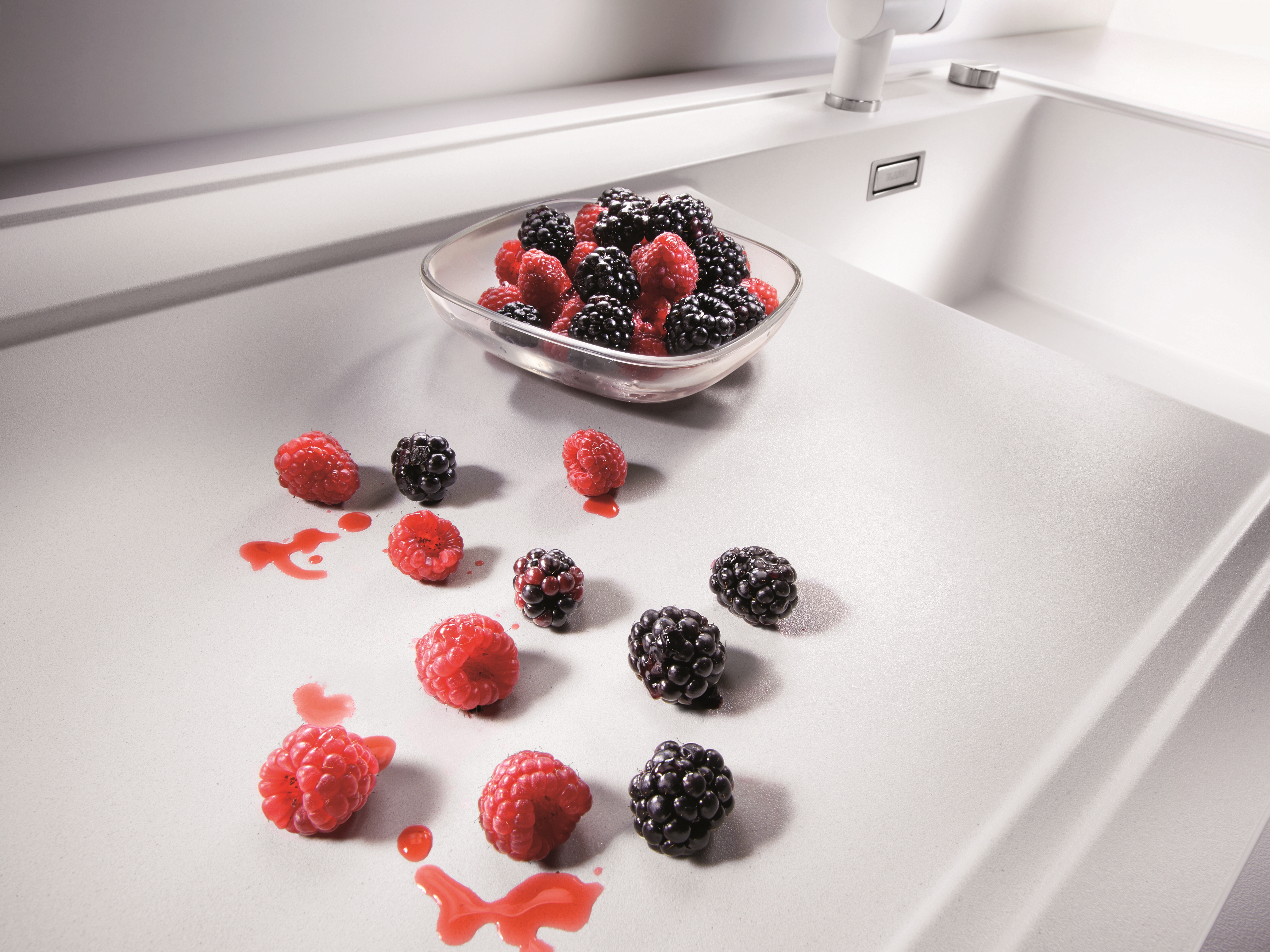 Granite sinks made of Silgranit are acid-resistant.