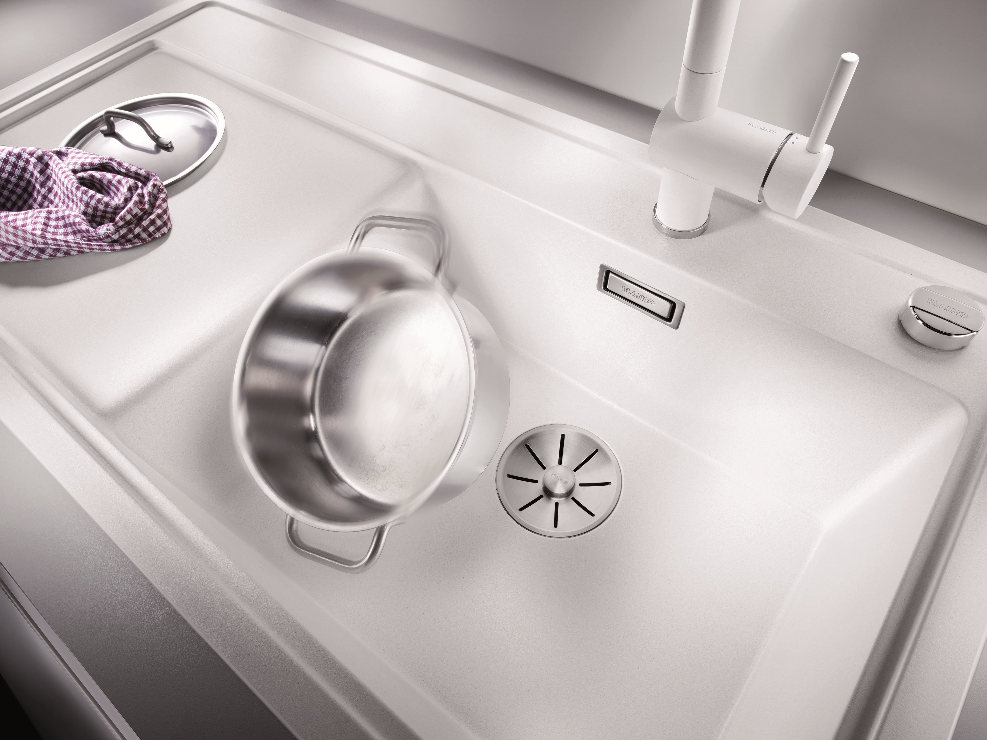 Granite sinks made of Silgranit are tough stuff