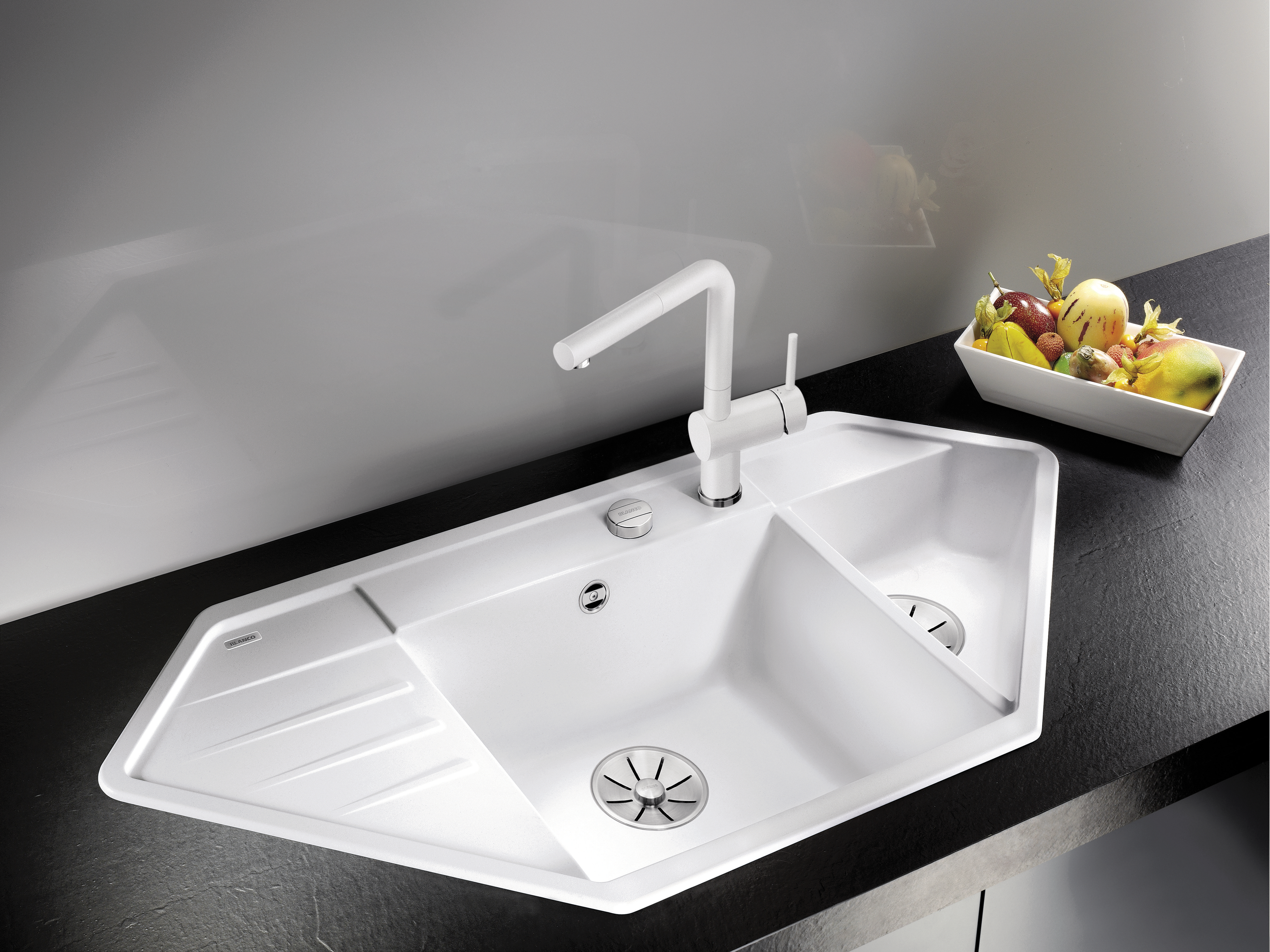 BLANCO corner sinks can also be truly eye-catching features on straight worktops