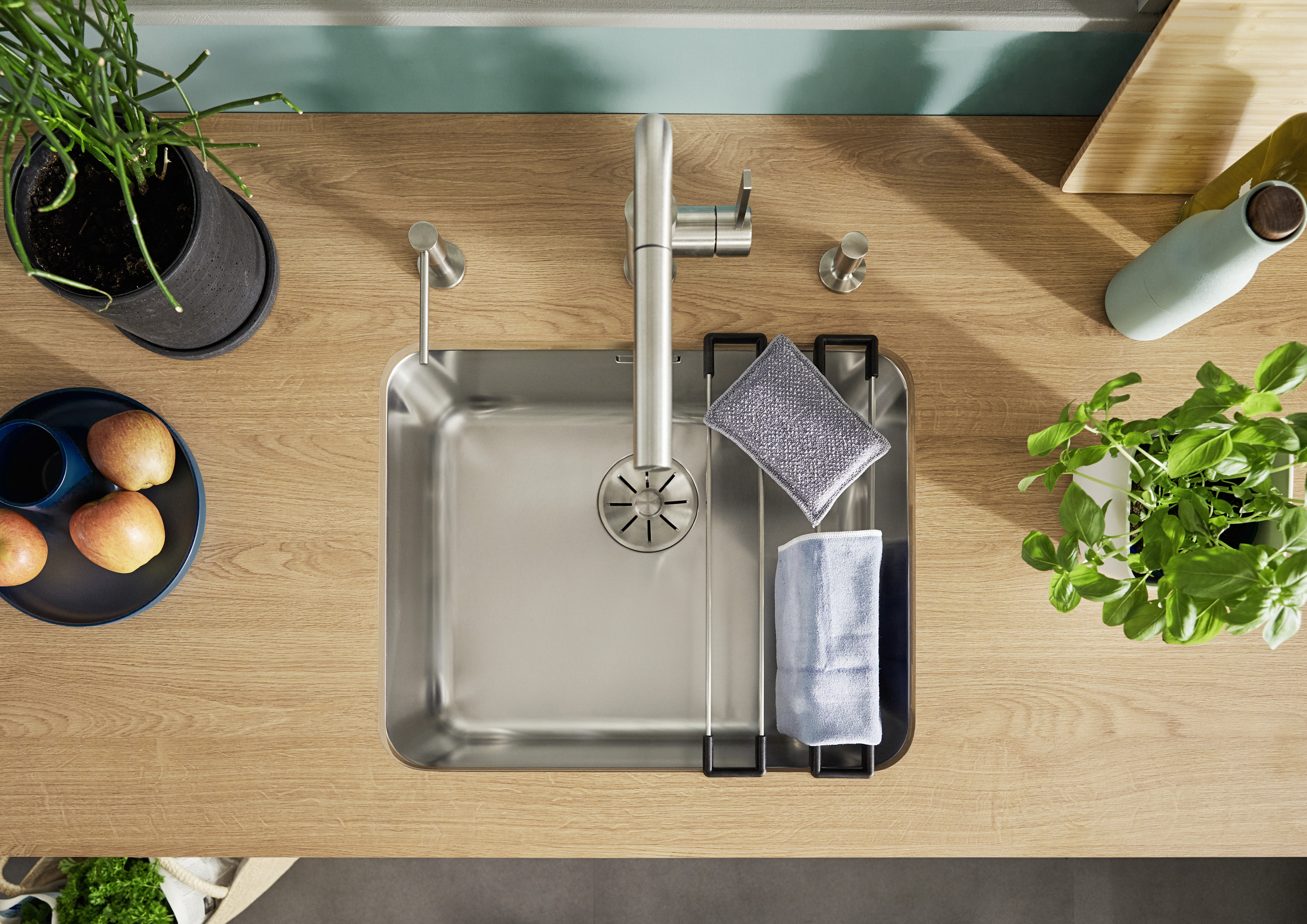 Maintain the shine and look of your sink with the right kind of cleaning.