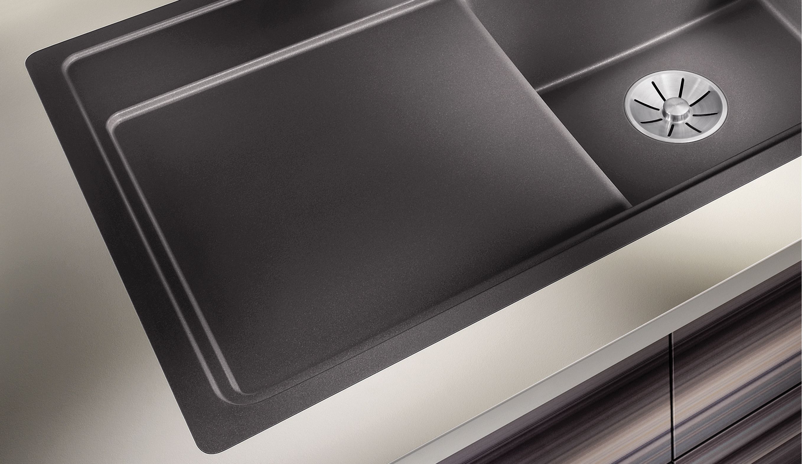 Colours aren’t a problem for granite sinks made of Silgranit – that’s why BLANCO offers CombiColours