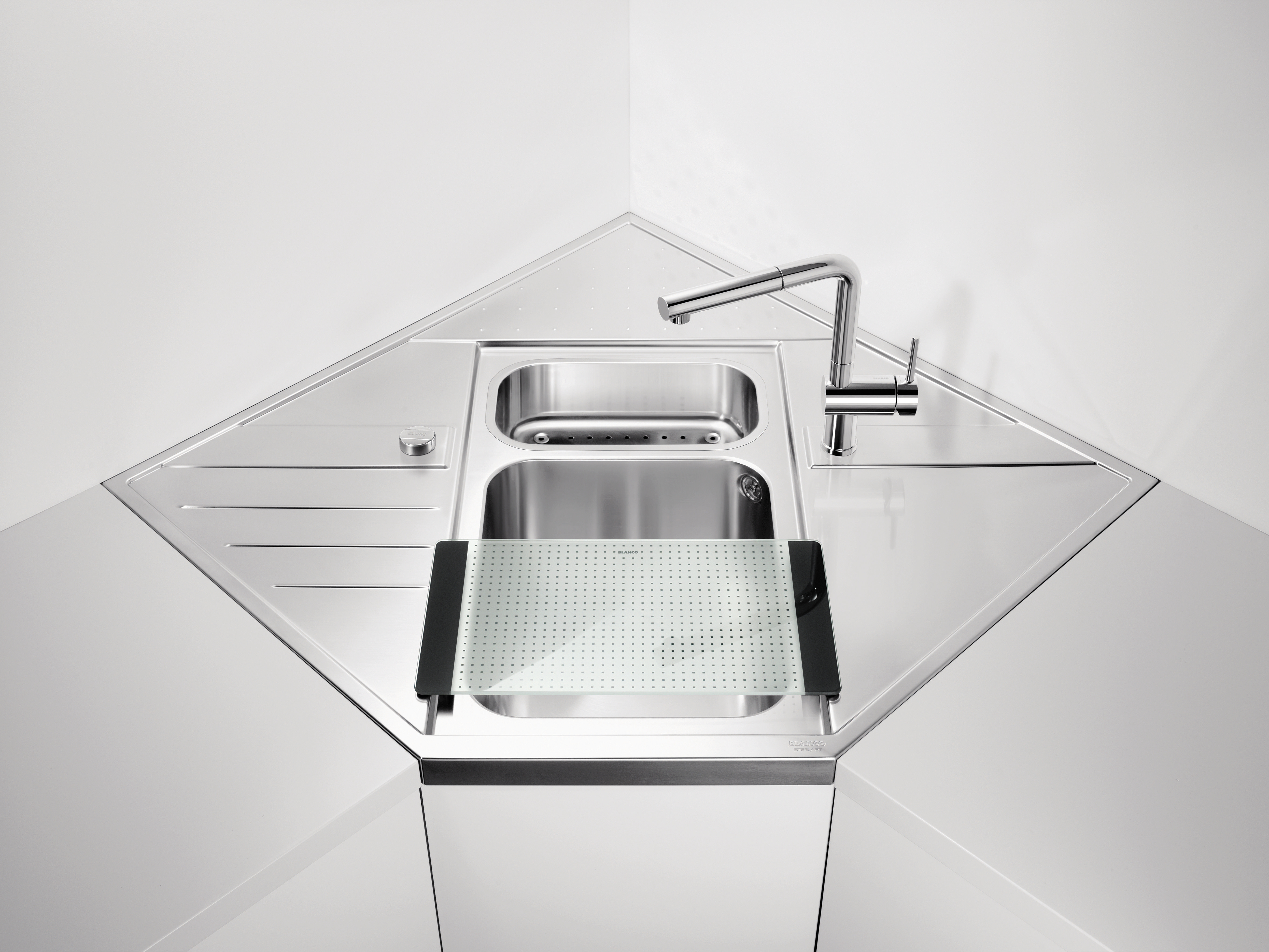 BLANCO hoekspoeltafels zijn wonderen van een compact design voor kleine keukens