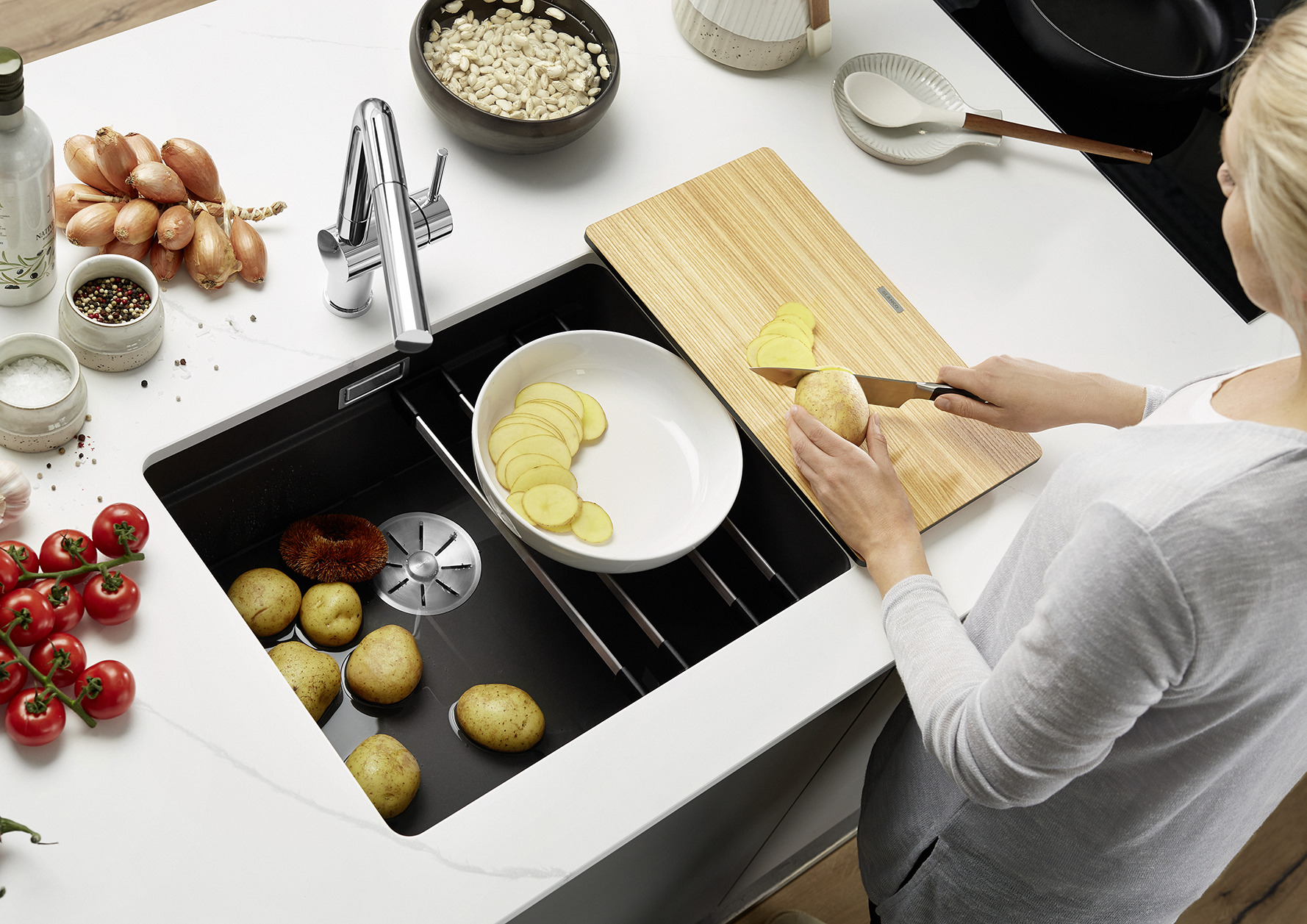 keuken, gootsteen, kraan, accessoire, prullenbak, werkblad, snijplank, afdruiprek