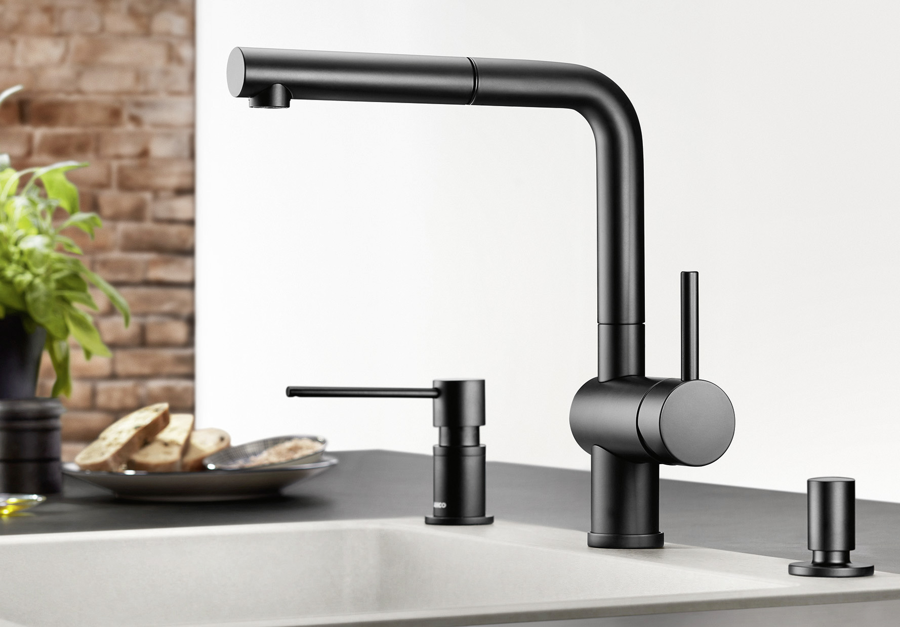 vous pouvez avoir votre produit vaisselle tout de suite à portée de main grâce au distributeur de sa