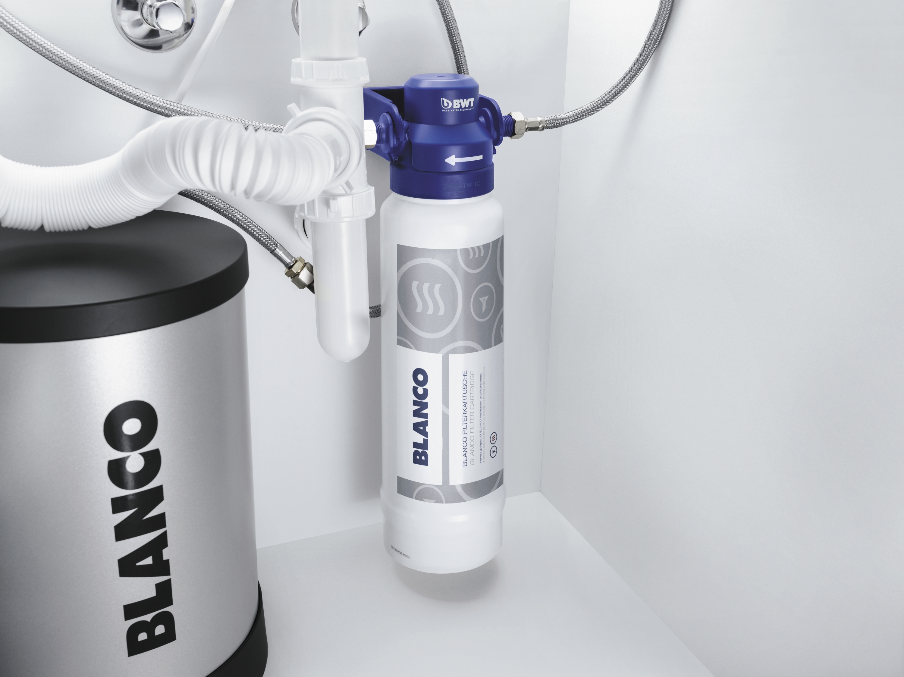 Transforme de l’eau du robinet ordinaire en une eau potable fraîche et délicieusement purifiée.