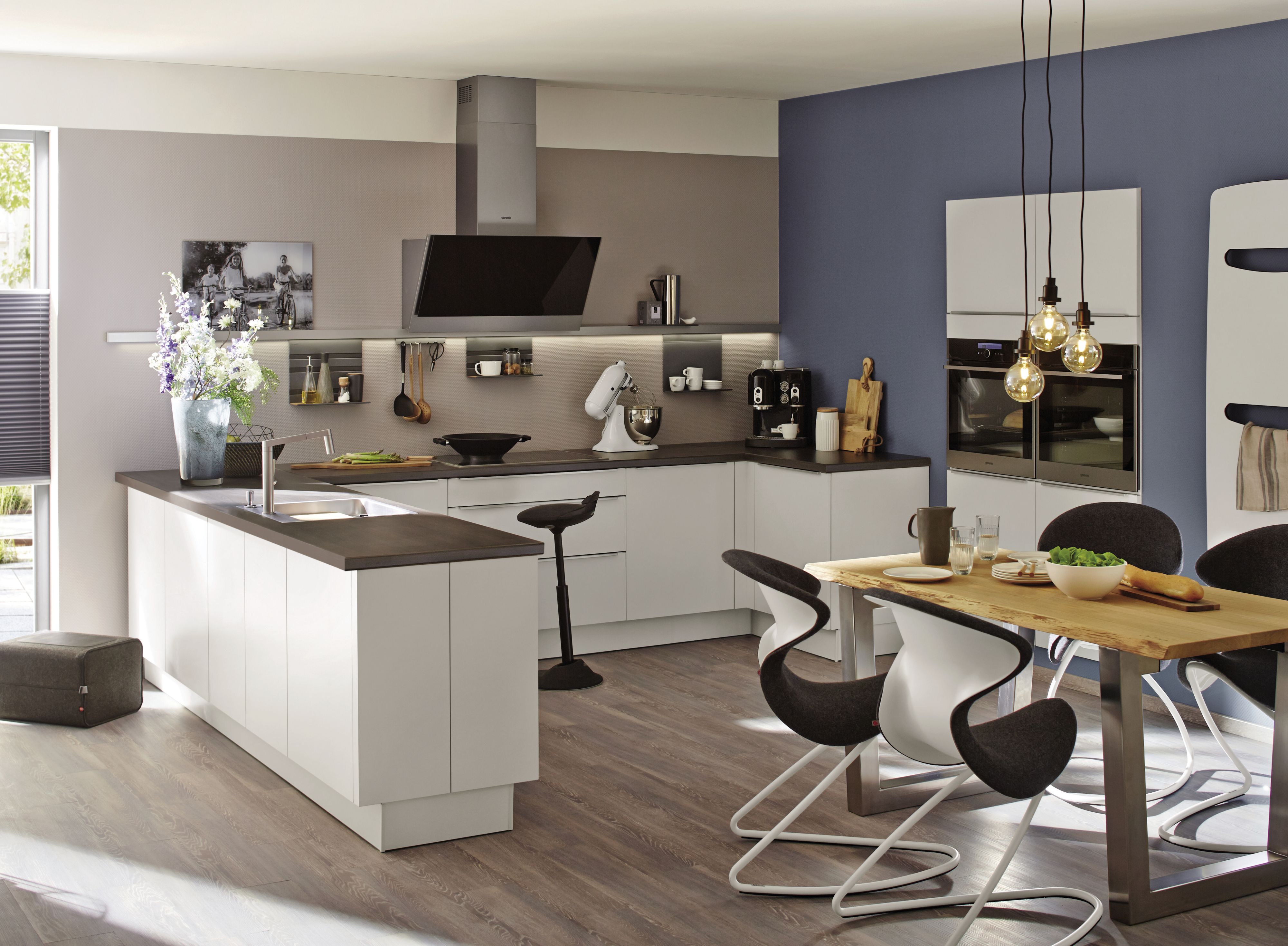 La cuisine en U est particulièrement adaptée aux familles en raison de espace de travail spacieux.
