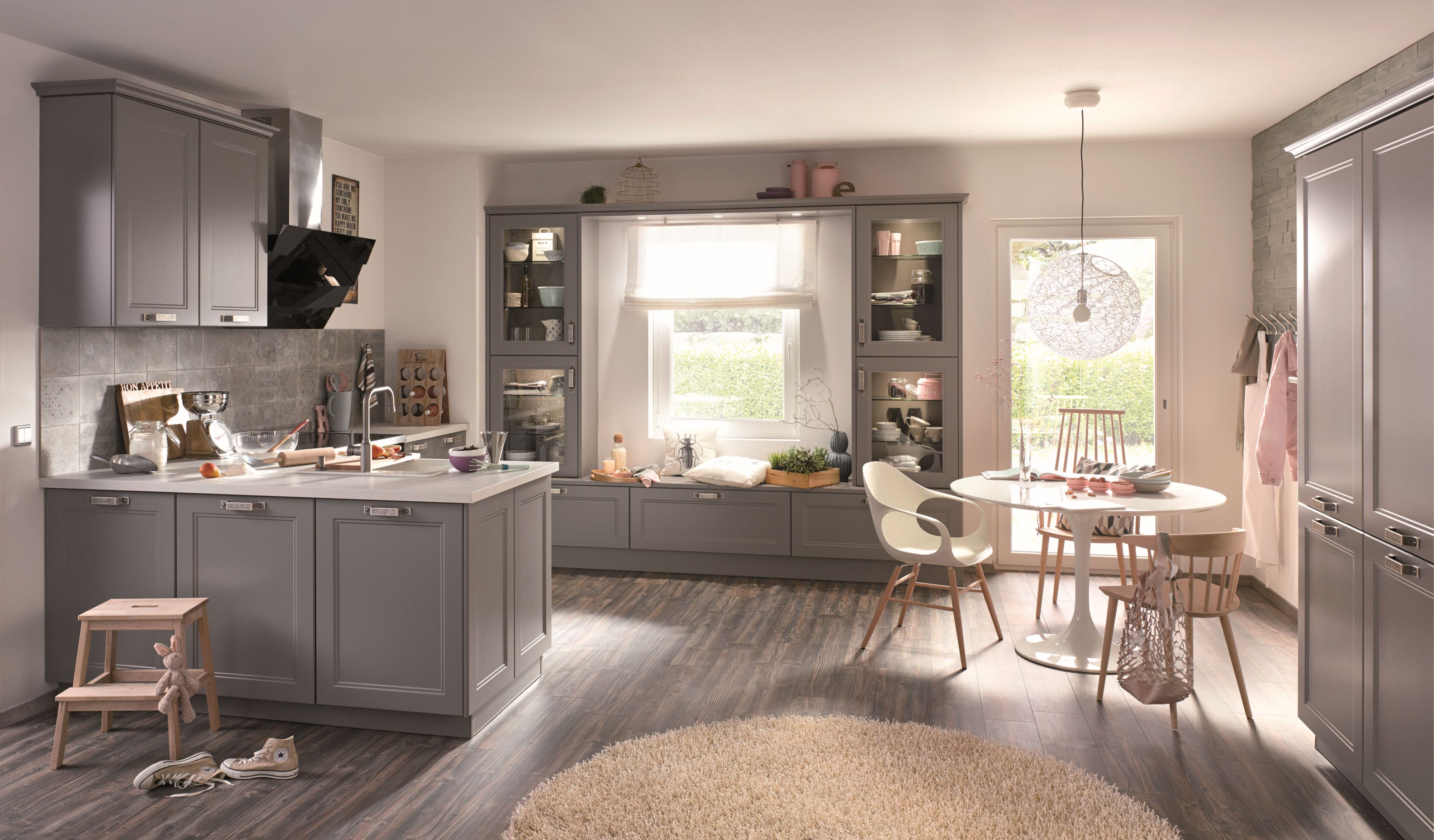 Préféreriez-vous un concept ouvert ? La cuisine en L est la solution idéale même si l’espace est limité.