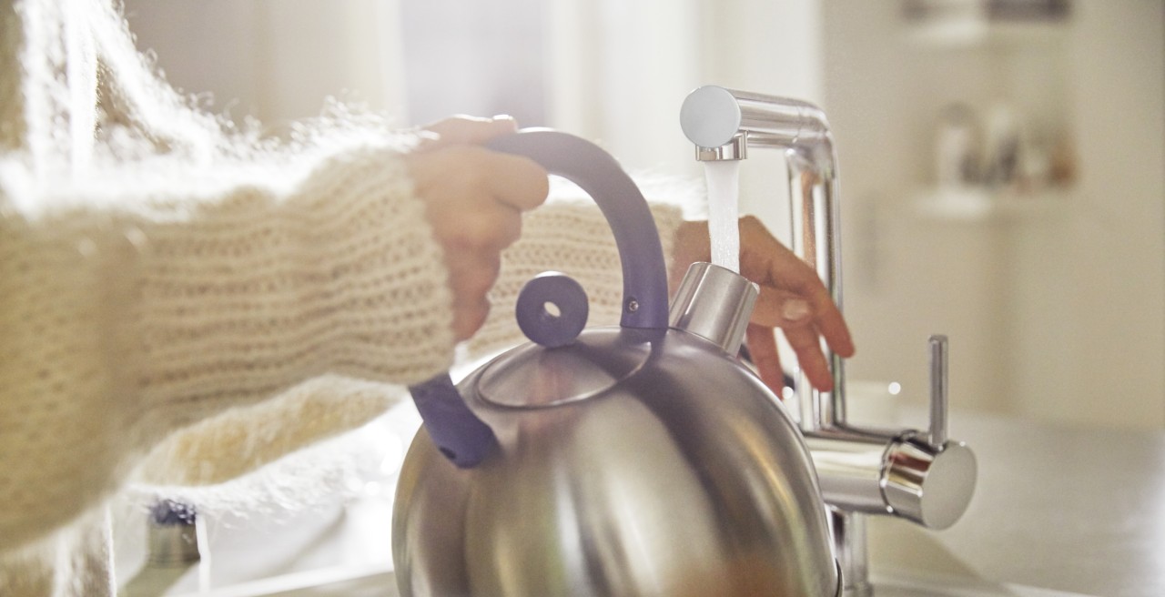 Préparer du thé est encore plus facile avec des mitigeurs de cuisine BLANCO